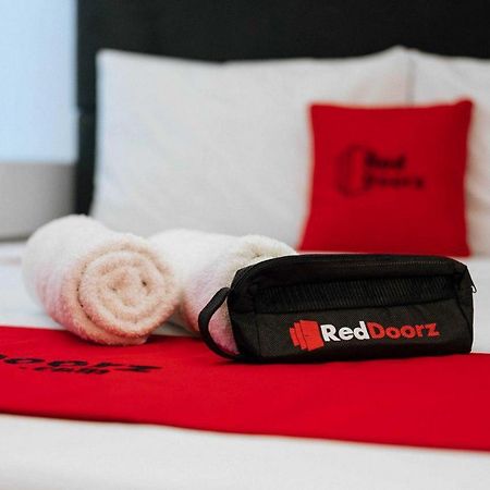 Reddoorz At Hotel Rumberpon Sorong Exterior photo