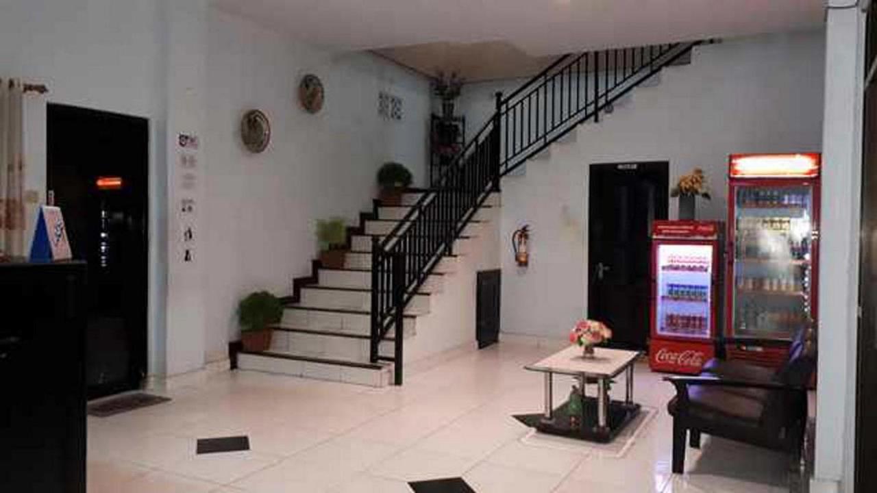 Reddoorz At Hotel Rumberpon Sorong Exterior photo