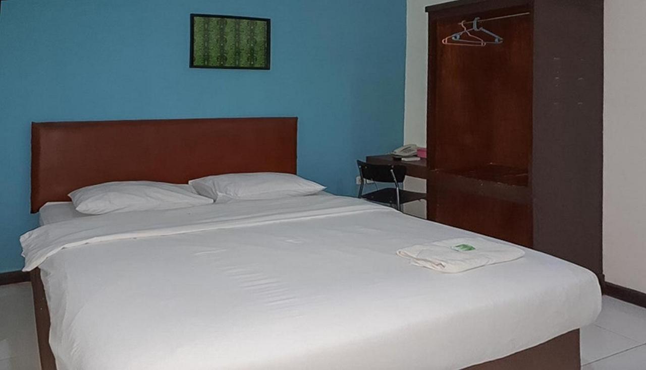 Reddoorz At Hotel Rumberpon Sorong Exterior photo