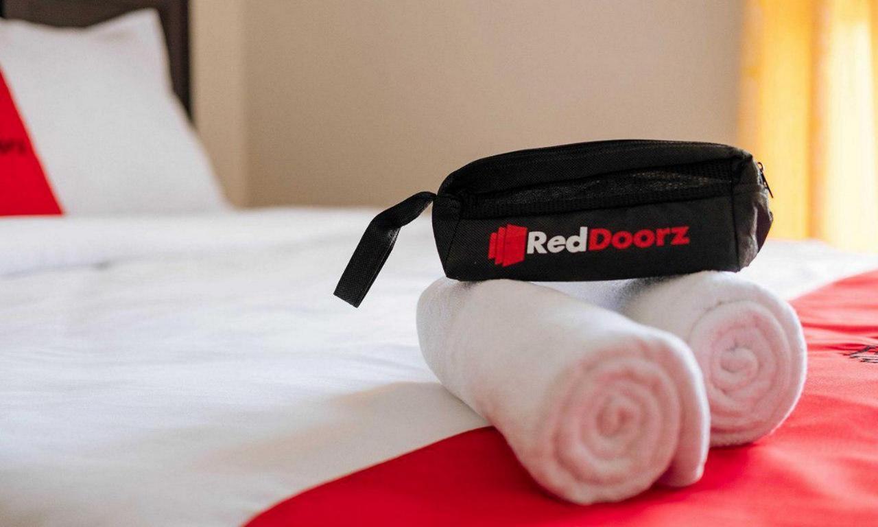 Reddoorz At Hotel Rumberpon Sorong Exterior photo